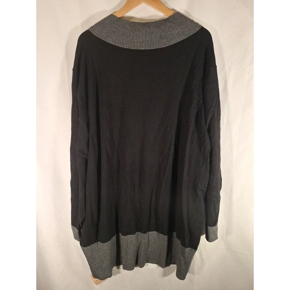 BloomChic Womens Plus Size 28 Colorblock V-Neck Button Accent Sweater Black Grey